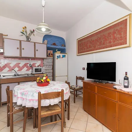 Rena Bianca Magico Trilo Rosso Apartment