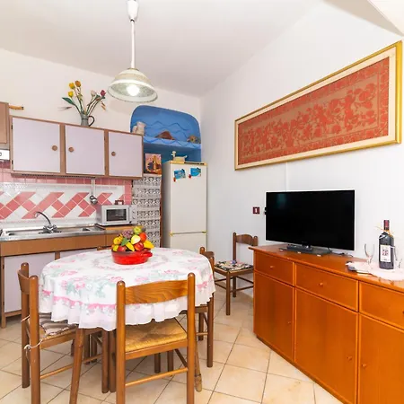 Rena Bianca Magico Trilo Rosso Apartment